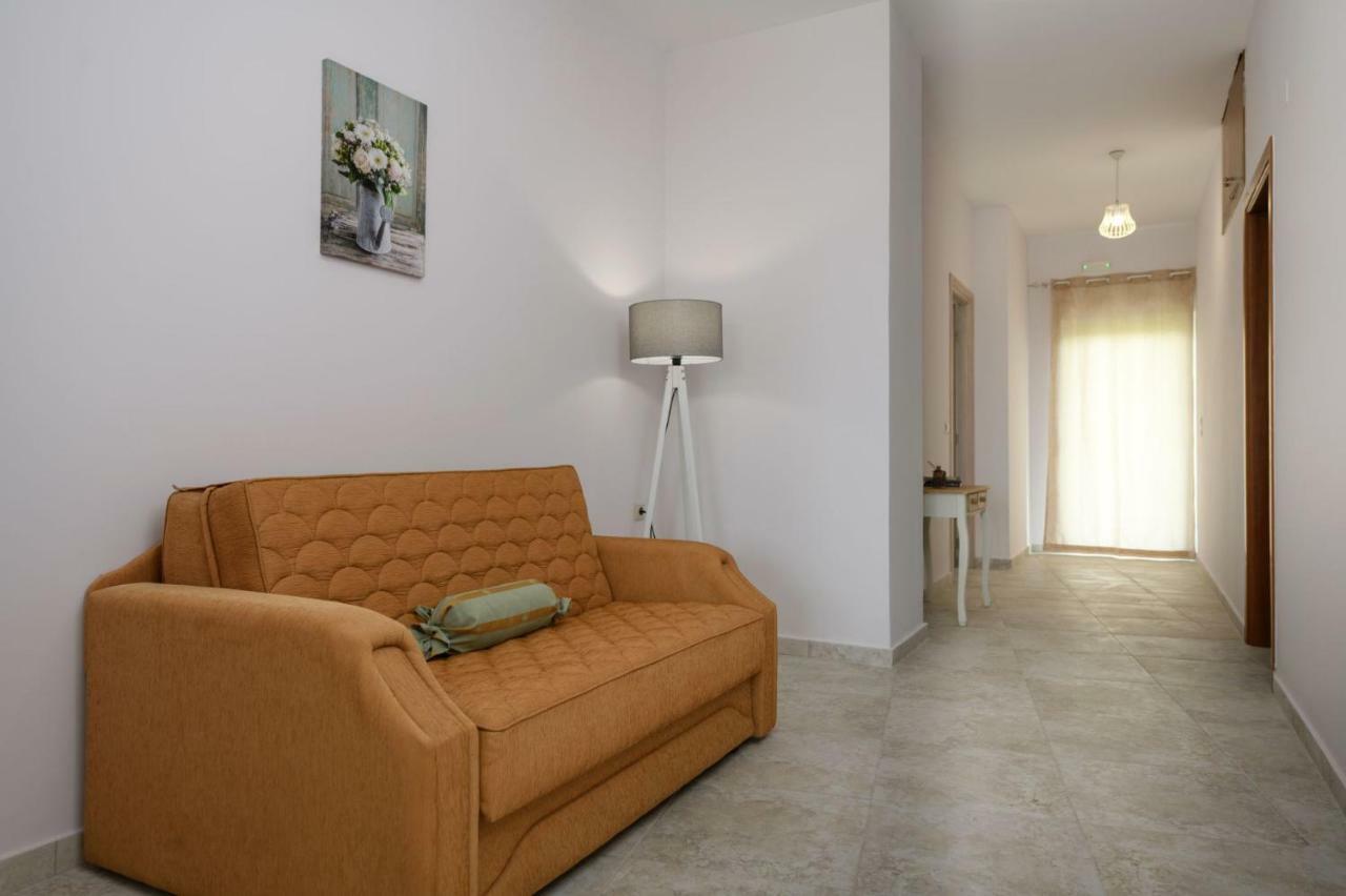 Coral Sea Apartment Kokkinos Pyrgos Exterior foto