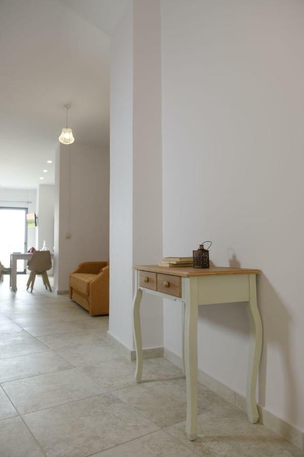 Coral Sea Apartment Kokkinos Pyrgos Exterior foto